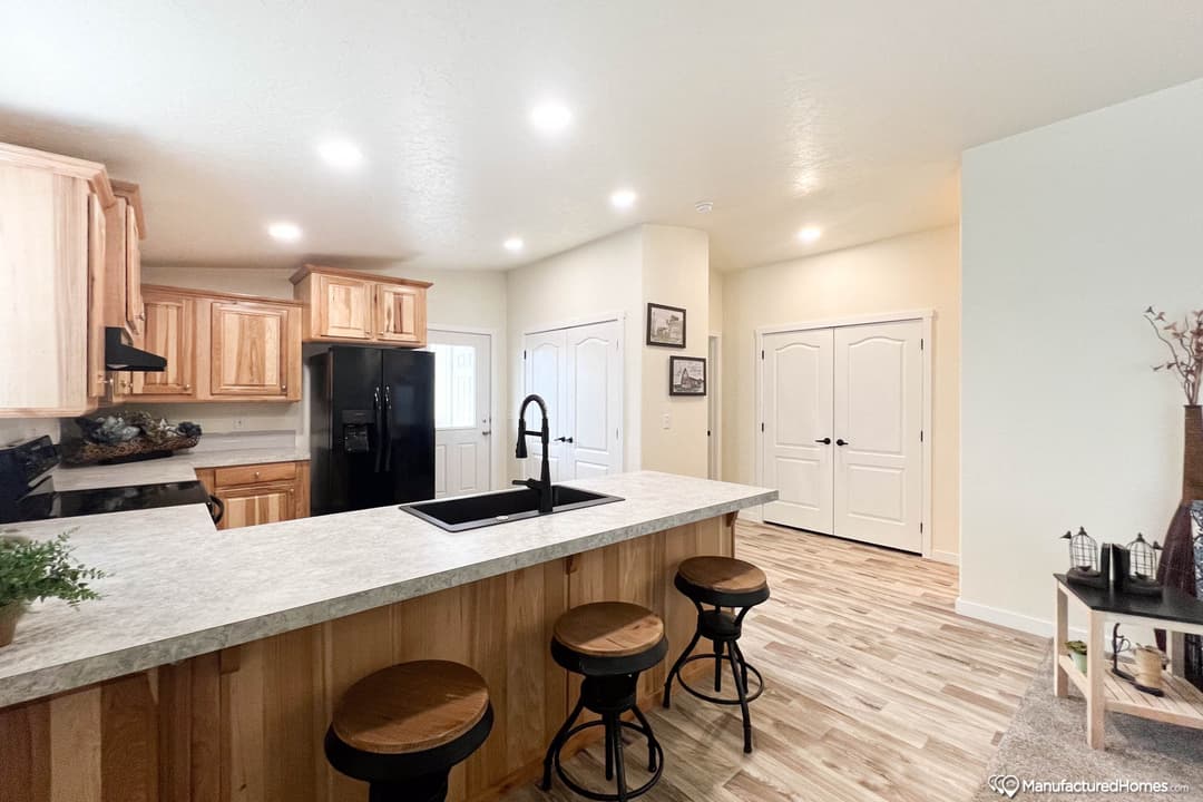 Cedar canyon 2090 kitchen home features