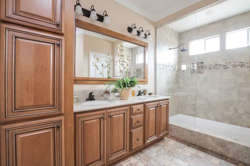 Kingsbrook kb-65 bathroom home features