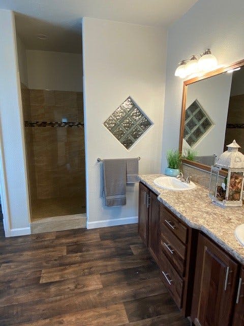 Grand manor bathroom home features