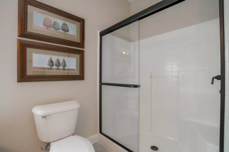 Kingsbrook kb-62 bathroom home features