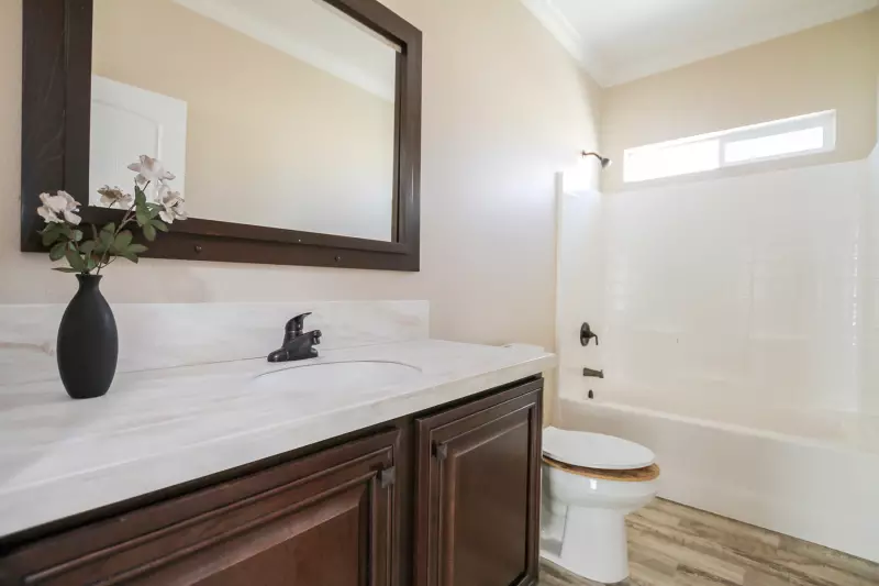 Kingsbrook kb-64 bathroom home features