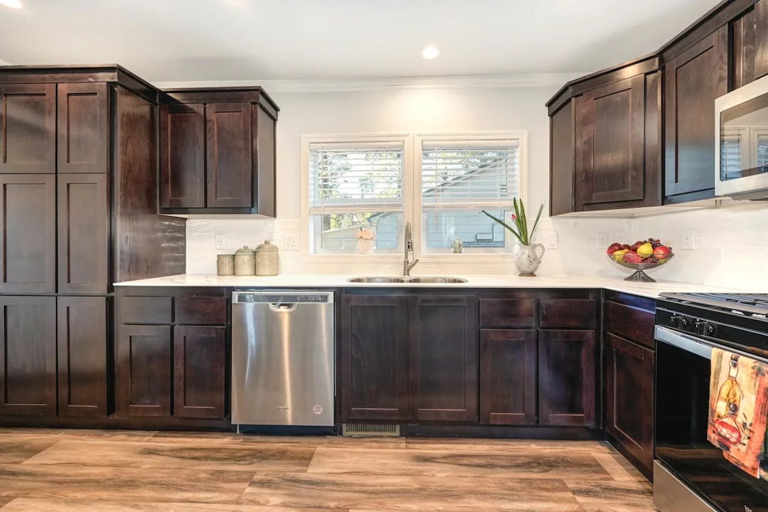Elmore bay (b) kitchen home features